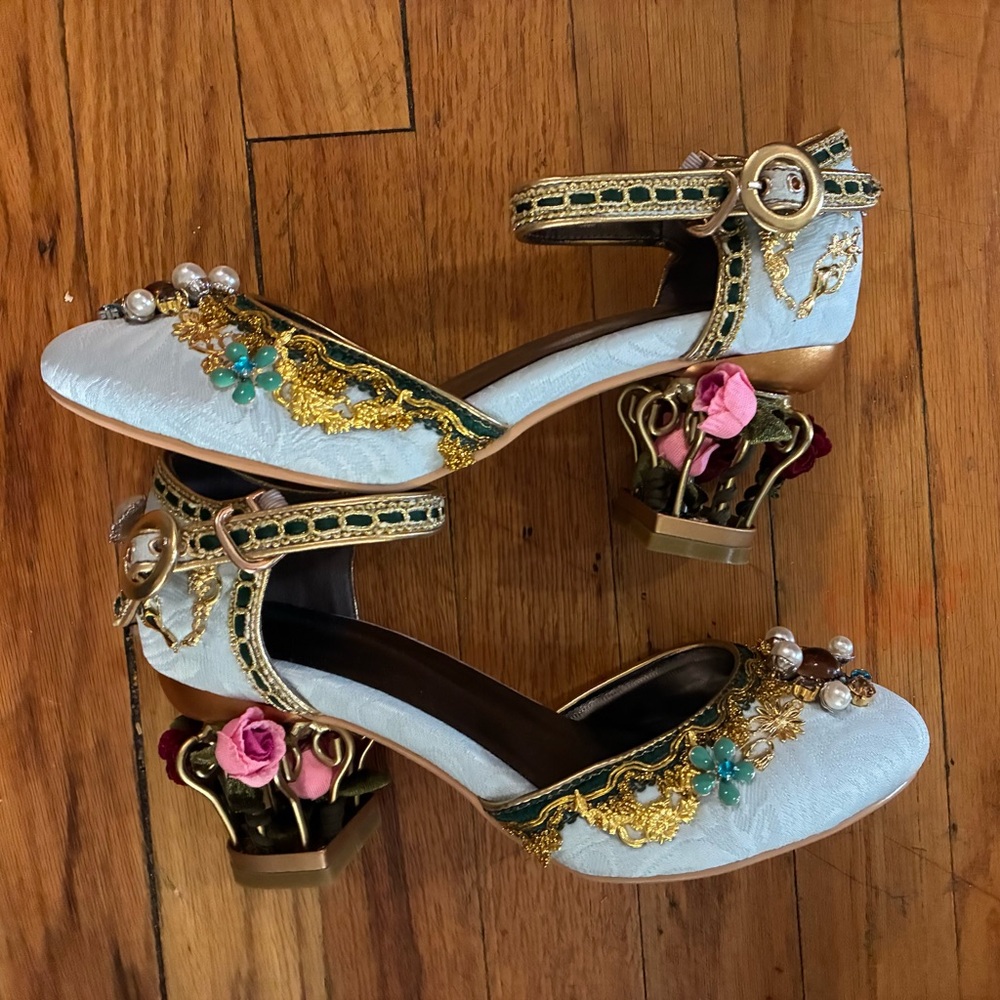 Elegant Floral Embellished Women's Shoes size 7 1/2